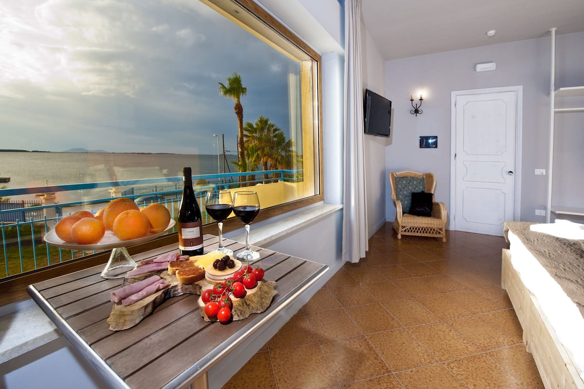 Exclusive Room, Sea View | Desk, soundproofing, iron/ironing board, rollaway beds