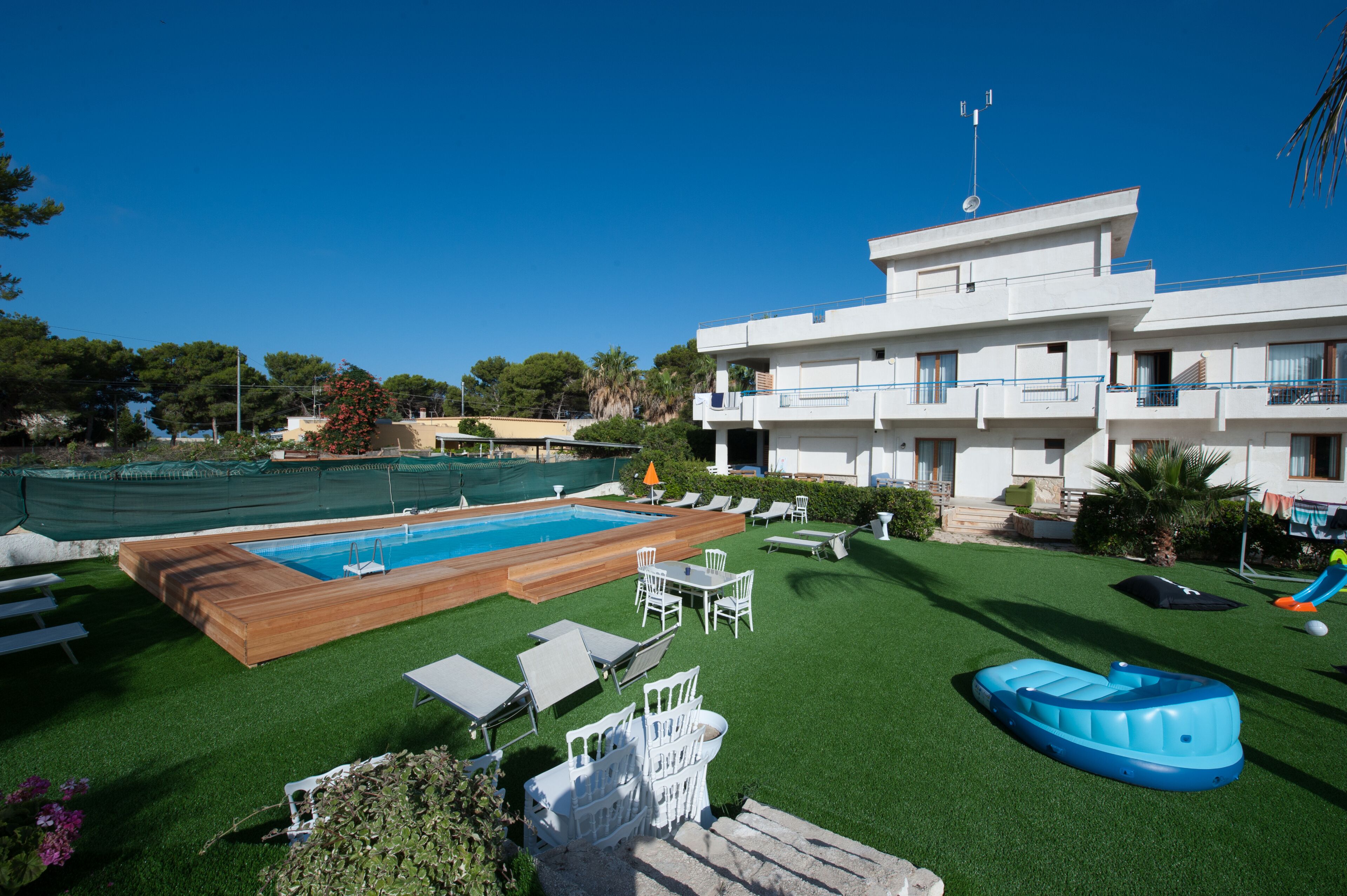 Piscina stagionale all'aperto, lettini