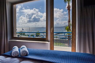 Camera, bagno privato, vista mare | Vista dalla camera