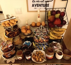 Daily buffet breakfast for a fee - Antouanetta Apartments (Syros)