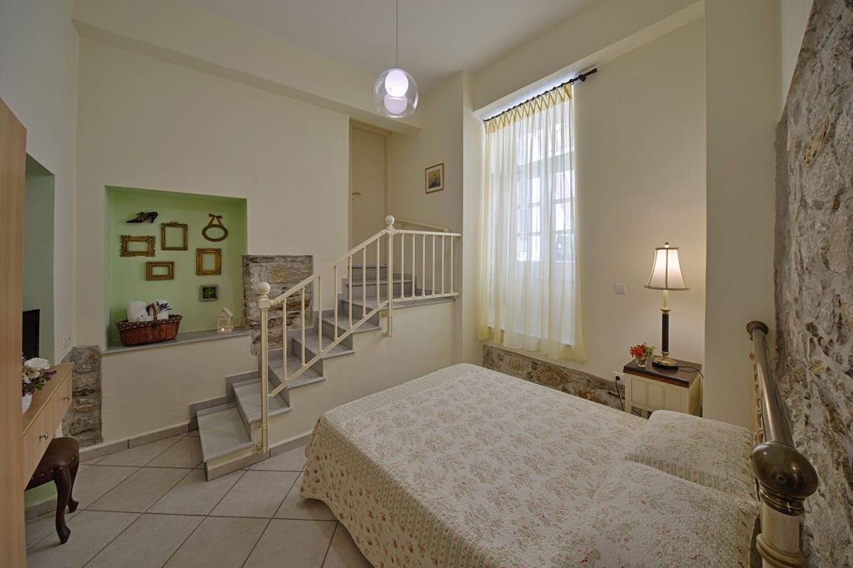 Premium bedding, memory foam beds, in-room safe, individually decorated