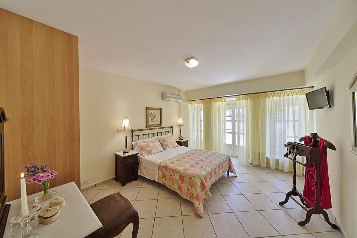Family Apartment | Premium bedding, memory foam beds, in-room safe, individually decorated