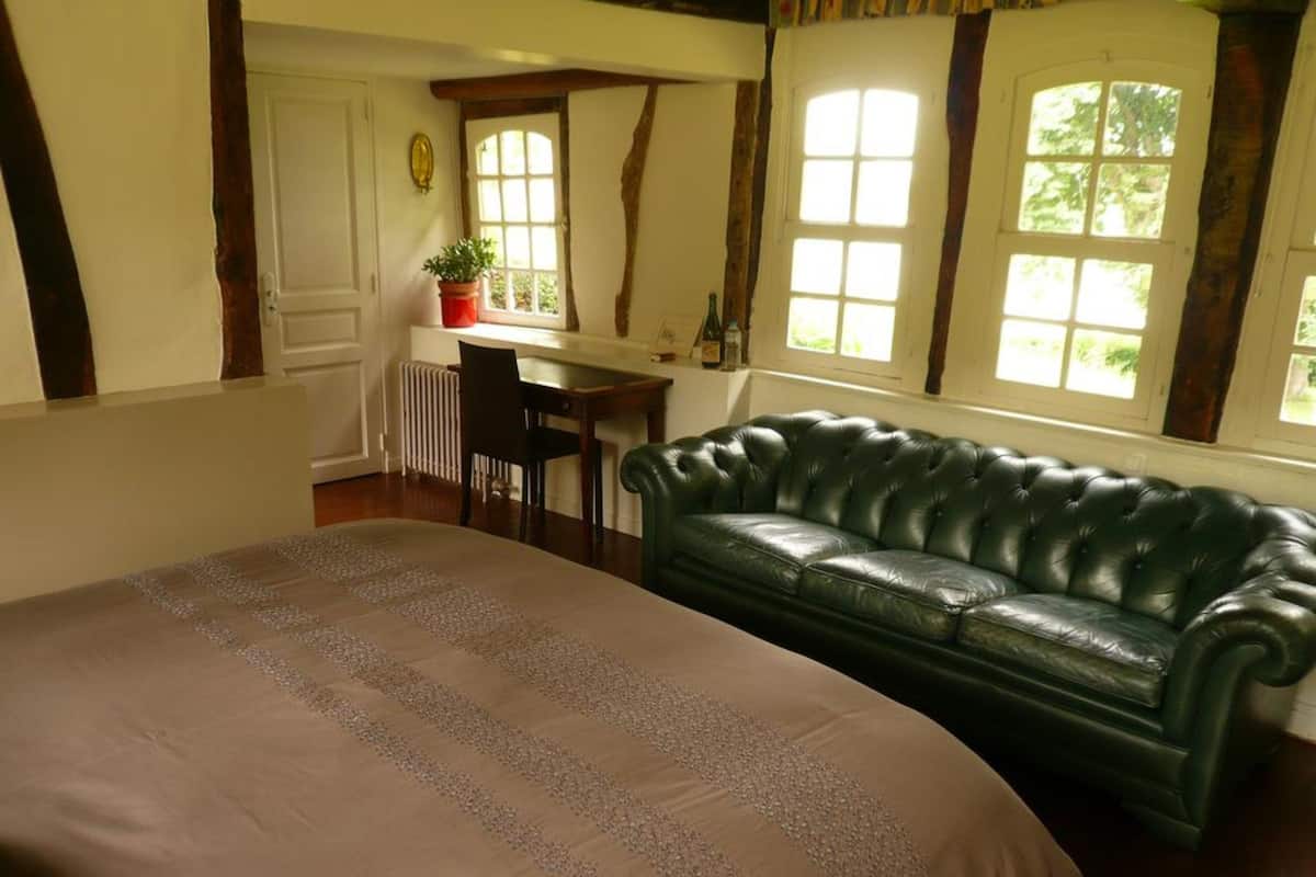 Kamar Double Deluks (1785) | Seprai premium, meja kerja, kedap suara, dan setrika/meja setrika