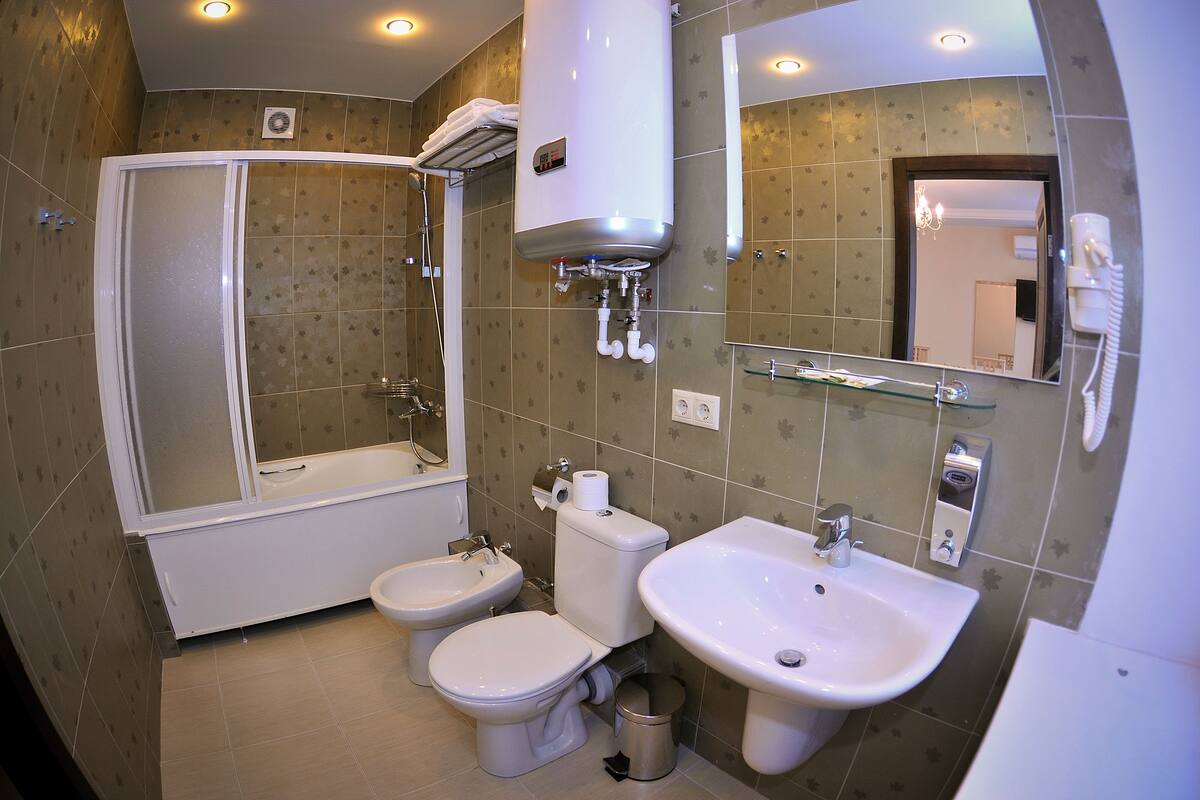 Double or Twin Room | Bathroom | Shower, free toiletries