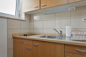 Fridge, stovetop, coffee/tea maker, electric kettle - Villa Marina (Bol)