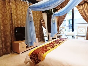 10 habitaciones, cubrecamas, colchones con efecto memoria y escritorio