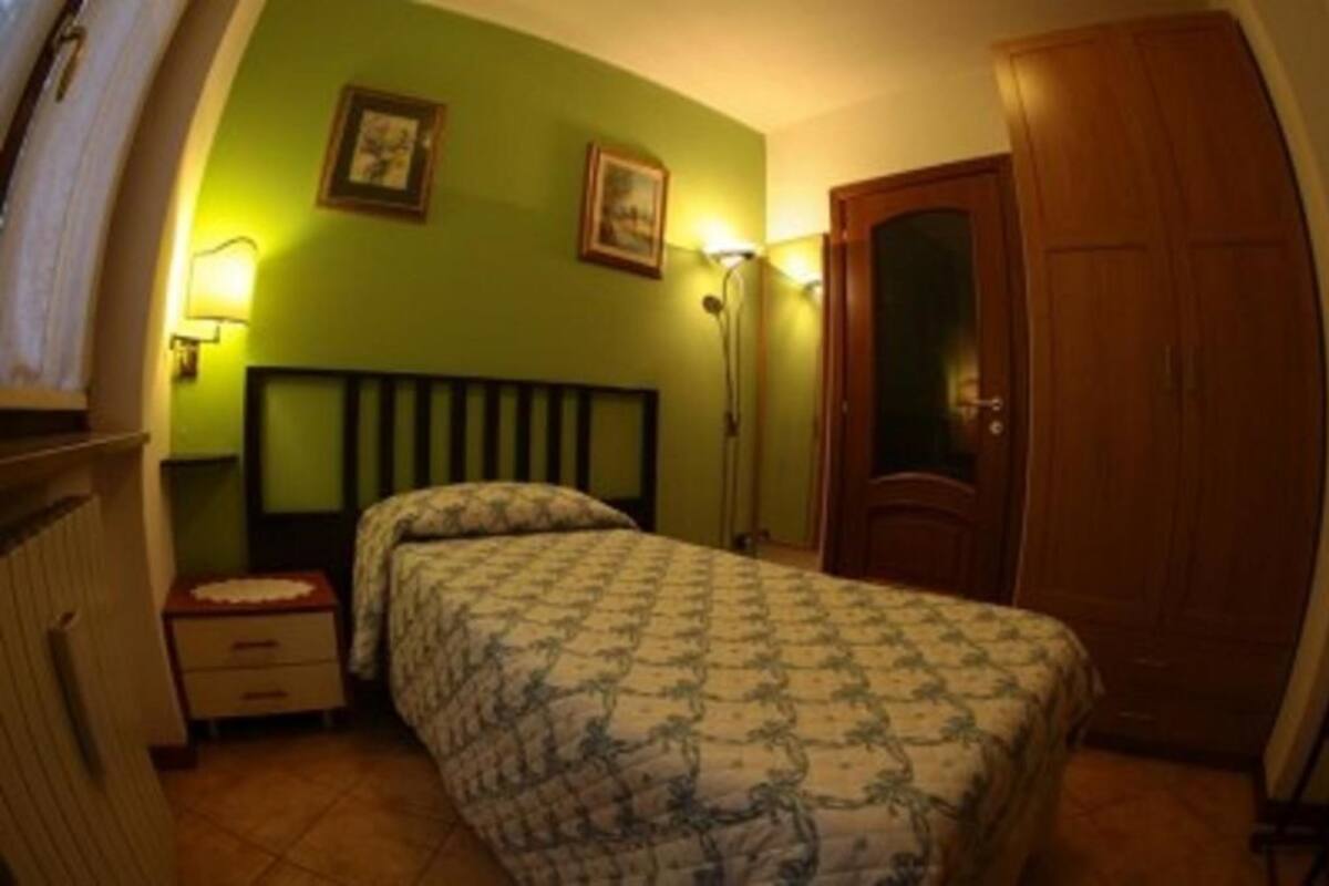 Single Room | Desk, cribs (free), rollaway beds (surcharge), WiFi (free)