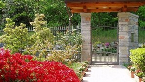 Property entrance - Alla Camelia B&B (Brunello)
