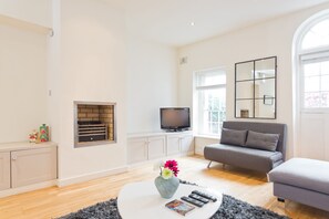 House | Living room - John Lennon Suite - hiphipstay (Dublin)