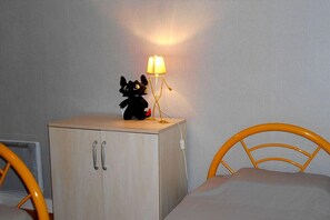 Family Double Room (Framboise) | 1 bedroom, premium bedding, soundproofing, rollaway beds - Louminai (Donzere)