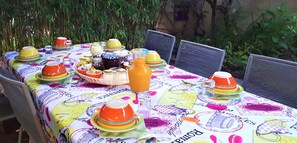 Free daily continental breakfast  - Louminai (Donzere)