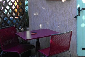 Triple Room (Bambous) | Terrace/patio - Louminai (Donzere)