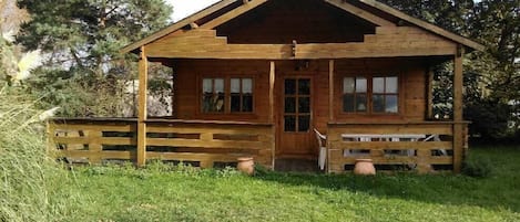 Chalet (Provencal) | Bathroom | Shower, hydromassage showerhead, eco-friendly toiletries, hair dryer