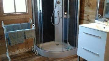 Chalet (Provencal) | Bathroom