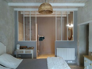 Double Room (La Tourangelle) | Individually decorated, individually furnished, blackout curtains - La Ferme du Bien Etre (Athee-sur-Cher)