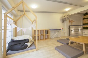 Lobby sitting area - Ekanake Hostel (Bangkok)