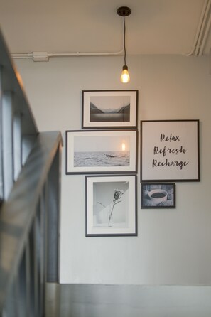 Ropa de cama de alta calidad, caja fuerte, cortinas opacas