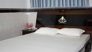 ميني بار ومكتب وستائر تعتيم وواي فاي مجانًا