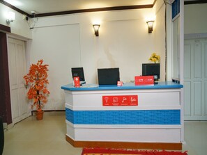 Quầy tiếp tân