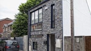 Unclassified image, 2 of 28, button - The Edge Suite by 5STARSTAY (Dublin)