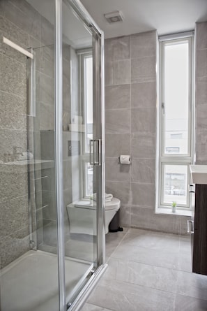 House | Bathroom | Shower, free toiletries, towels