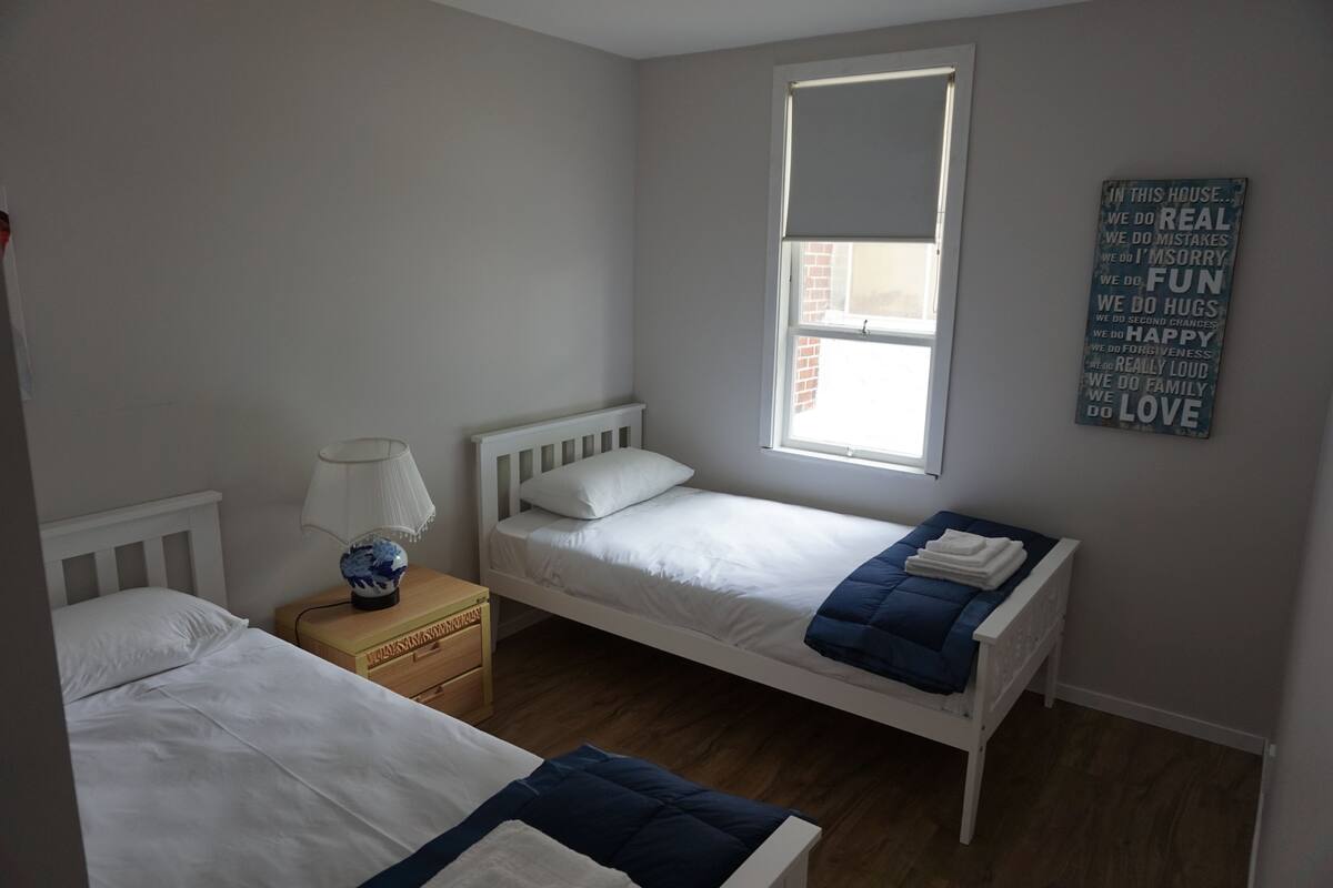 Economy Room, Shared Bathroom (202) | Egyptian cotton sheets, premium bedding, individually furnished