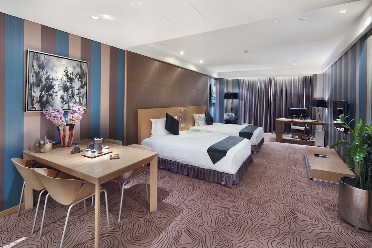 Hypo-allergenic bedding, down duvets, minibar, in-room safe