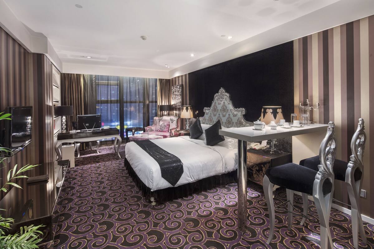 Deluxe Double Room | Hypo-allergenic bedding, down duvets, minibar, in-room safe