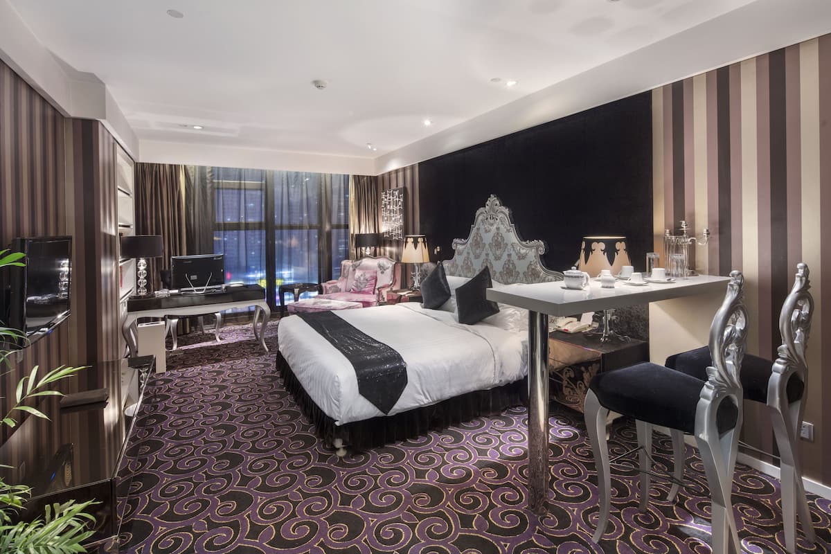 Hypo-allergenic bedding, down duvets, minibar, in-room safe
