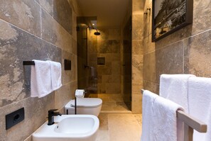 Deluxe Double Room | Bathroom | Shower, rainfall showerhead, free toiletries, hair dryer
