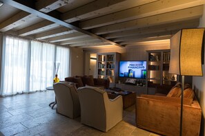 Coin salon dans le hall