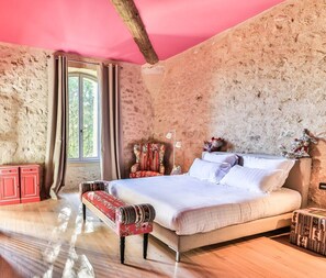 Prestige Suite | 1 bedroom, premium bedding, minibar, in-room safe - 1784 Domaine de Lourmarin (Lourmarin)