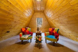 Escritorio, cortinas blackout, sistema de insonorización y wifi gratis 