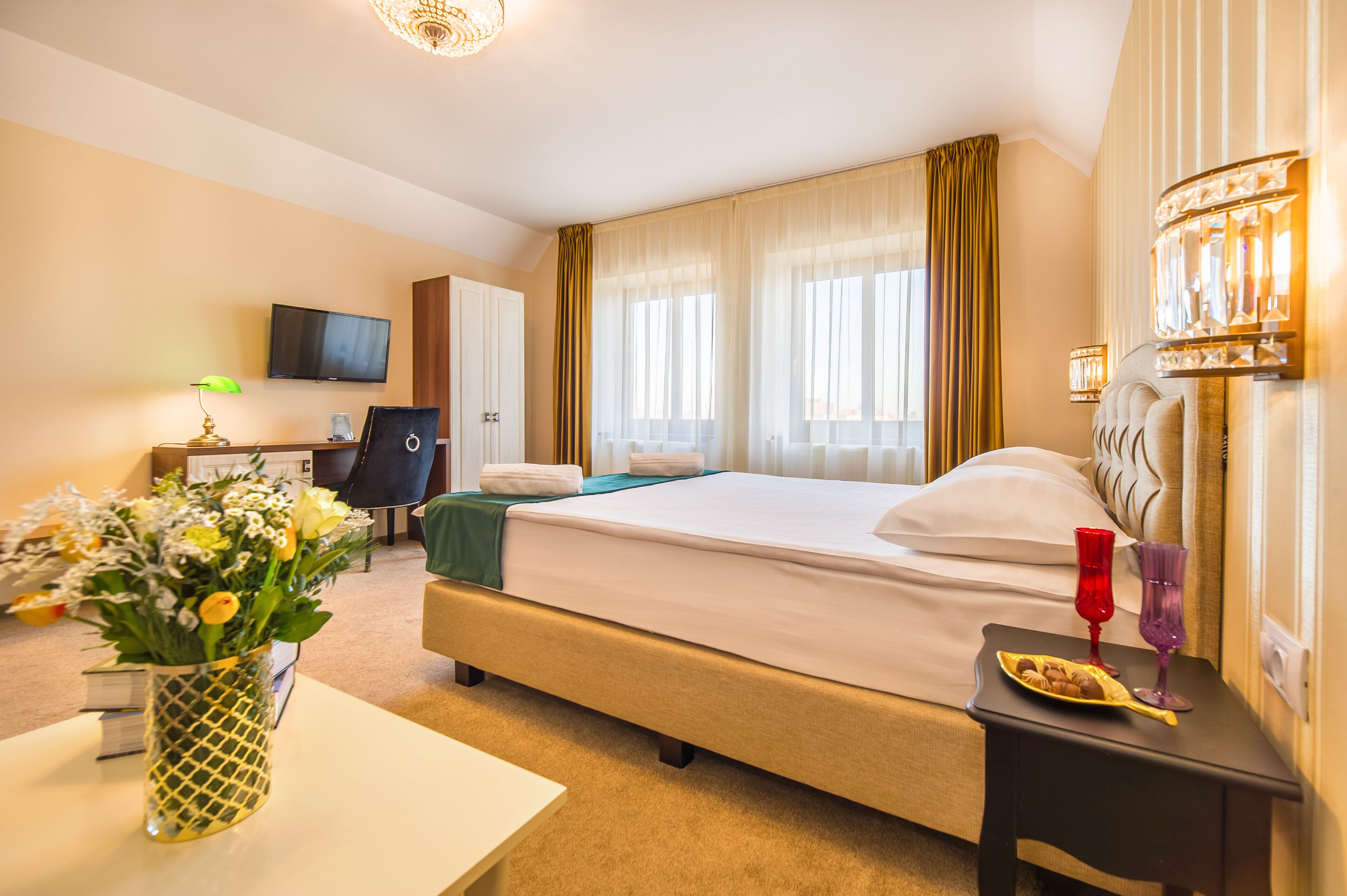 City Apartment, 1 Queen Bed, Non Smoking, Balcony | Desk, blackout drapes, soundproofing, free WiFi