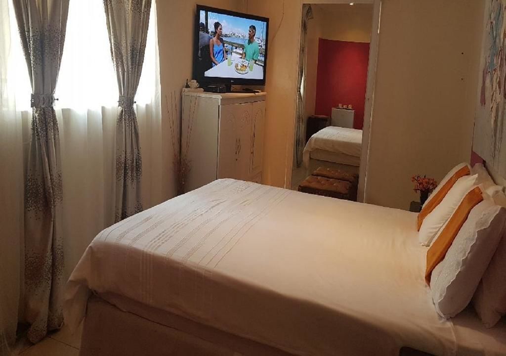 Chambre Standard, accessible aux personnes à mobilité réduite | 4 chambres, minibar, bureau, fer et planche à repasser