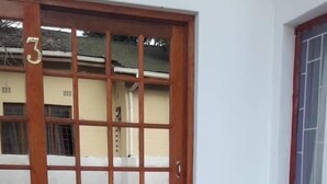 Exterior detail - Amogelang Guest House (Kasane)