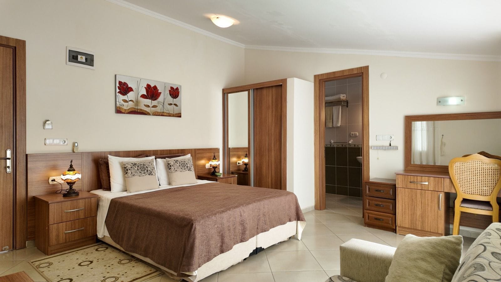 Camera Deluxe, 1 letto queen, aria condizionata, vista montagna | Ferro/asse da stiro