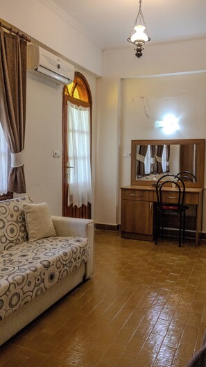 Comfort Triple Room, Garden View | Living area - Yakamoz Hotel Fethiye (Fethiye)