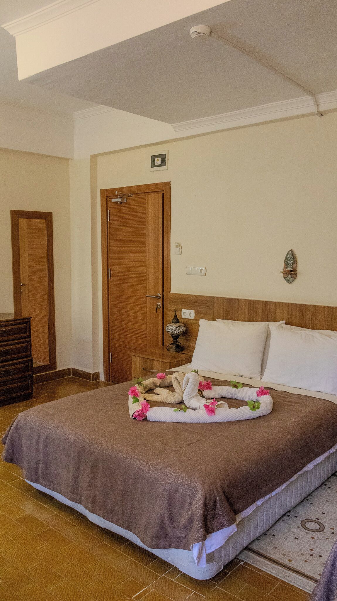 Comfort-Dreibettzimmer, Gartenblick | Italienische Bettbezüge von Frette, hochwertige Bettwaren