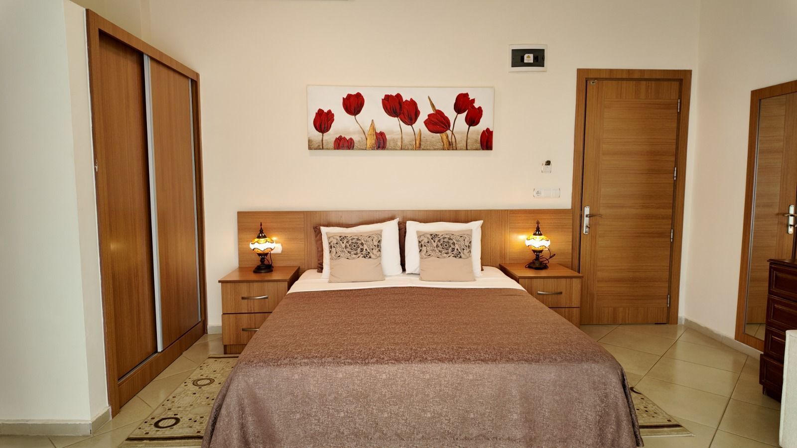 Chambre Deluxe, 1 grand lit, climatisation, vue sur la montagne | Fer et planche à repasser