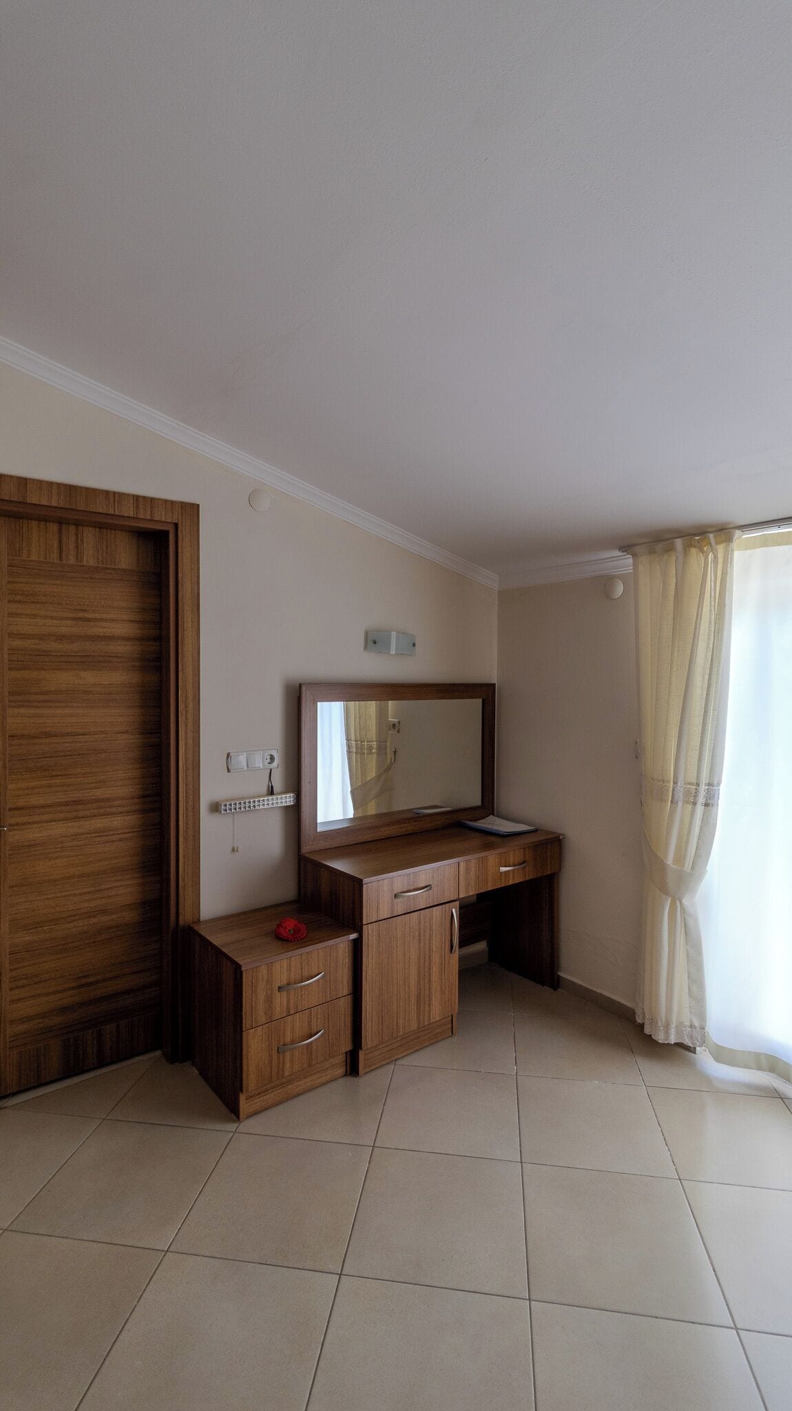 Deluxe Twin Room, Mountain View | Living area