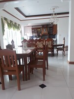 Breakfast, lunch, dinner served; local and international cuisine