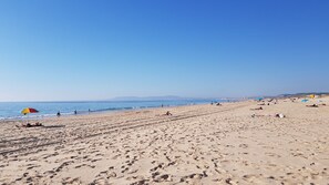 In Strandnähe, weißer Sandstrand