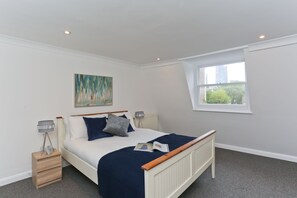 Premium-Apartment, 3 Schlafzimmer | 1 Schlafzimmer, Bügeleisen/Bügelbrett, kostenloses WLAN, Bettwäsche