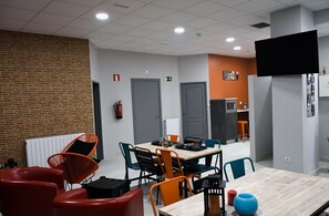 Dining - Albergue Bide Ona - Hostel (Portugalete)