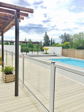 Outdoor pool, open 9 AM to 7 PM, sun loungers - Les Terrasses DAix (Eguilles)