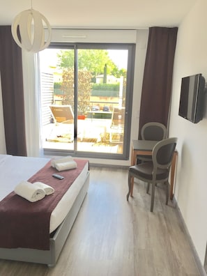 Studio | Individually decorated, individually furnished, desk, soundproofing - Les Terrasses DAix (Eguilles)