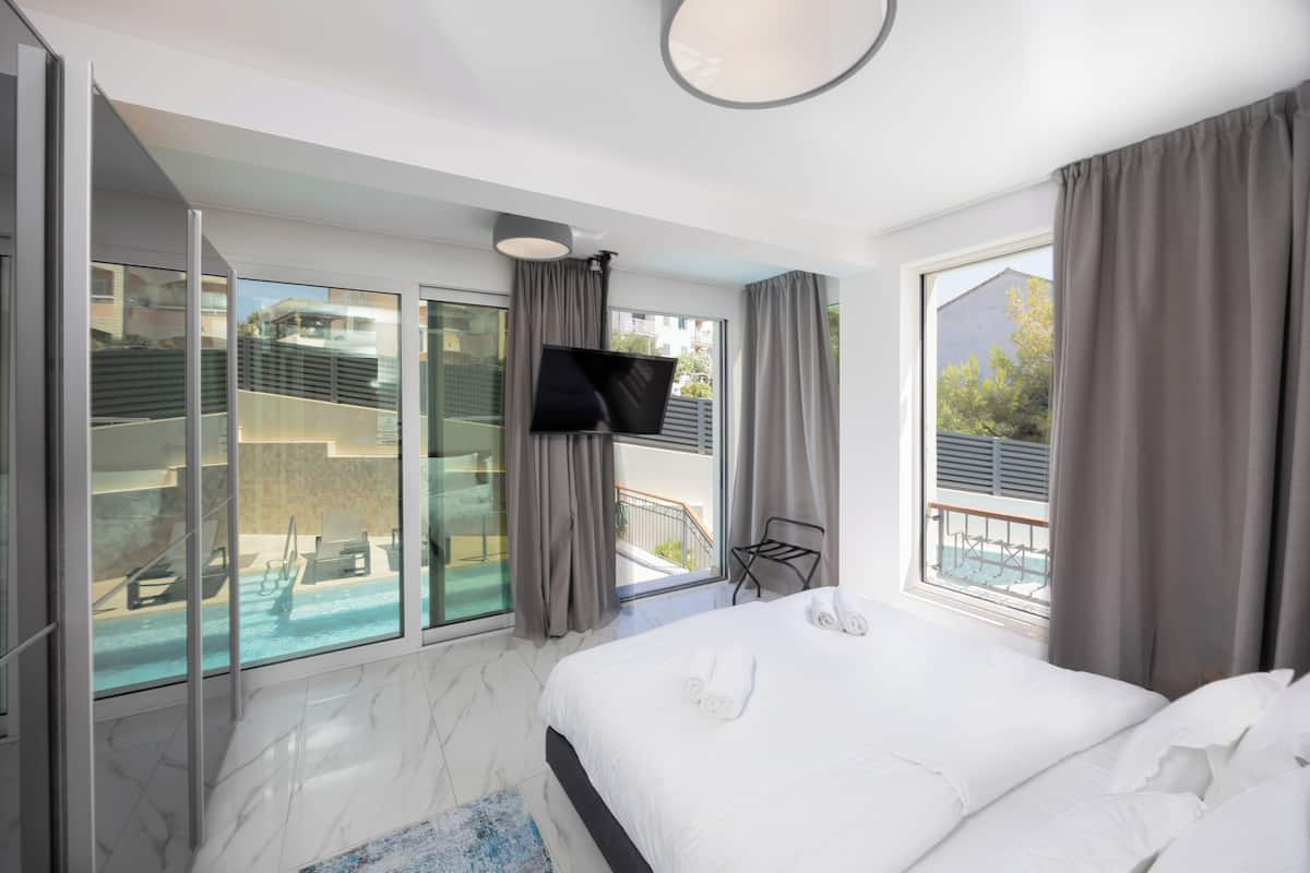 Classic Double or Twin Room | Premium bedding, down comforters, Tempur-Pedic beds, in-room safe