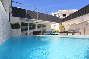 2 outdoor pools, open 9 AM to 9 PM, sun loungers - Hotel Teranea (Hvar)