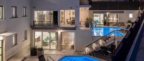 Fachada del alojamiento - Noche